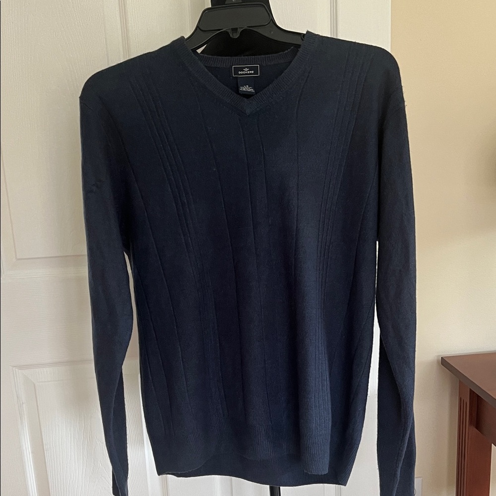 Dockers Men’s V-Neck ribbed light pullover Sweater – deep blue  size L